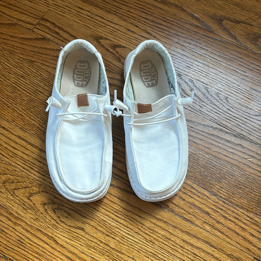 white hey dudes, very lightly used, women’s 8, wide
